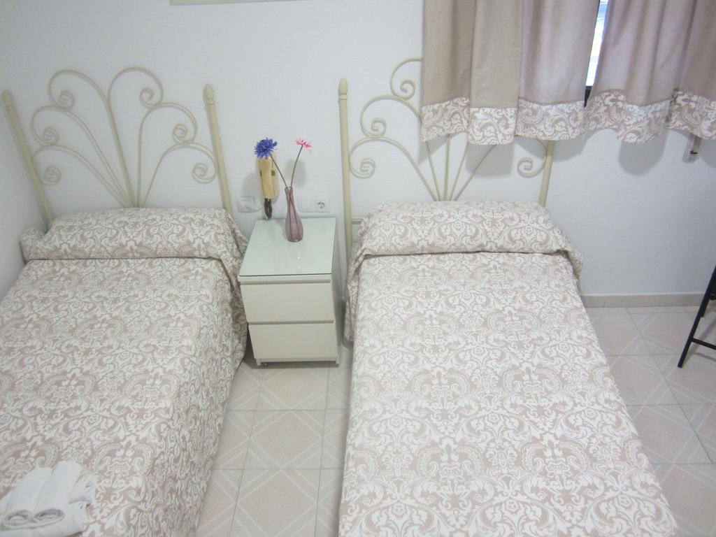 Hostal Avenida Conil De La Frontera Zimmer foto